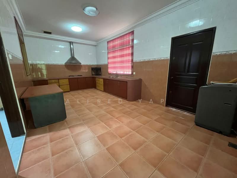 Cluster House for Rent in Taman Gaya (Ulu Tiram) - Alfred Yap - Kitchen - PropertyGuru.com.my