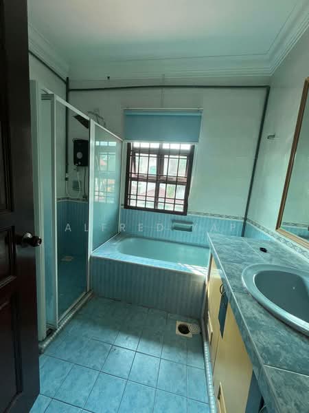 Cluster House for Rent in Taman Gaya (Ulu Tiram) - Alfred Yap - Bathroom - PropertyGuru.com.my