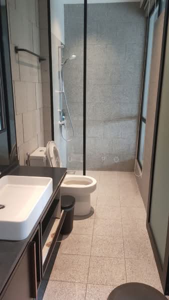 Servis Apartment untuk Disewa di Scarletz Suites @ KL City Centre - Paul Po - Bathroom - PropertyGuru.com.my