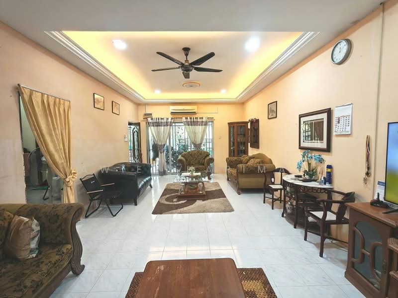 Semi-Detached House for Sale in Taman Desa Melor (Serendah) - Awie Shariman - Living Room - PropertyGuru.com.my