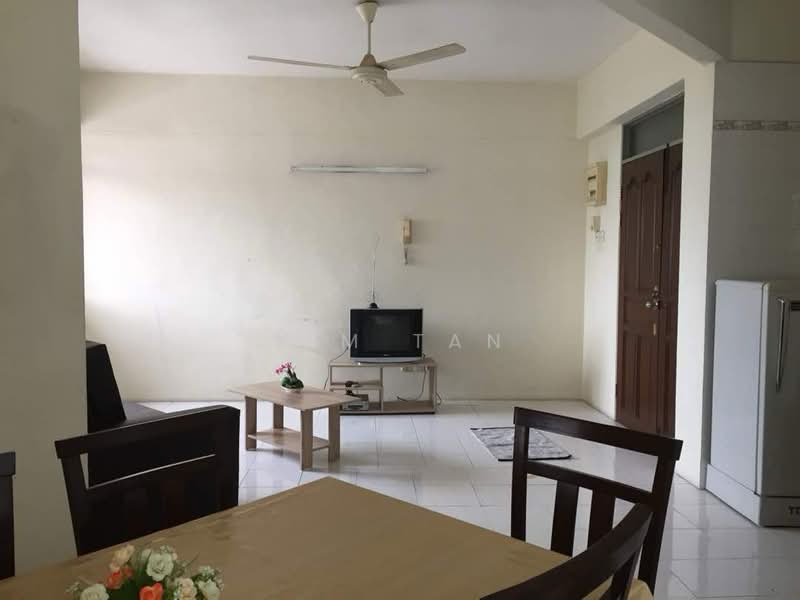 Kondominium untuk Disewa di University Heights - Kim Tan - Living Room - PropertyGuru.com.my