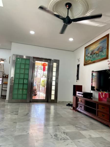 Rumah Teres 2-Tingkat untuk Dijual di Taman Cempaka (Ampang) - Debbie Yee - Living Room - PropertyGuru.com.my