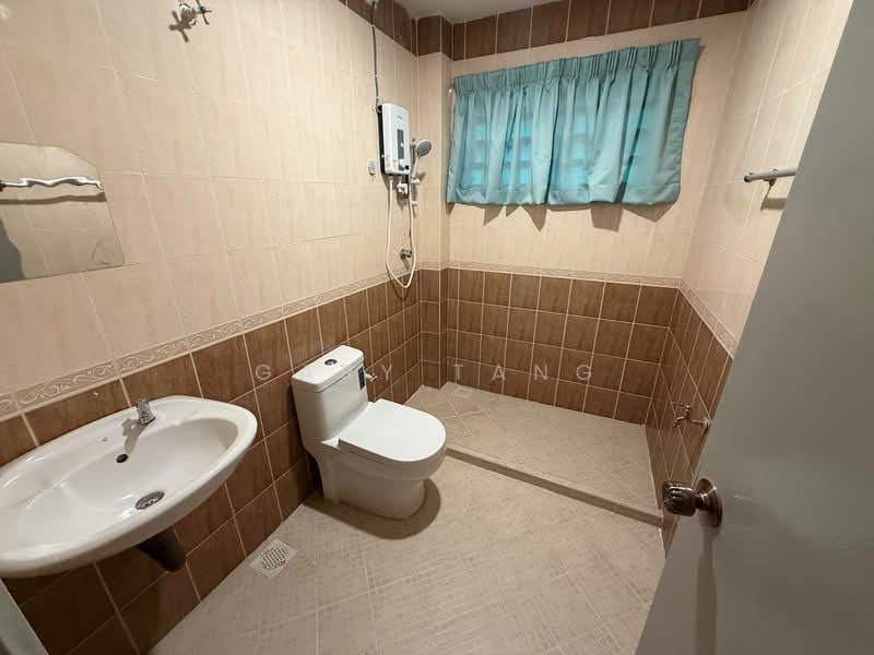 3-storey Terraced House for Sale in Tiger Lane (Ipoh) - Gary Tang - Bathroom - PropertyGuru.com.my