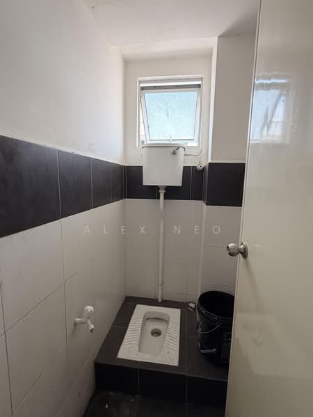 Shop / Office for Rent in Johor Bahru (Johor) - Alex Neo - Toilet 2 - PropertyGuru.com.my