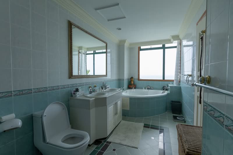 Kondominium untuk Dijual di Sri Golden Bay Condominium - Sam Kam - Bathroom - PropertyGuru.com.my