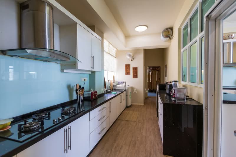 Kondominium untuk Dijual di Sri Golden Bay Condominium - Sam Kam - Kitchen - PropertyGuru.com.my