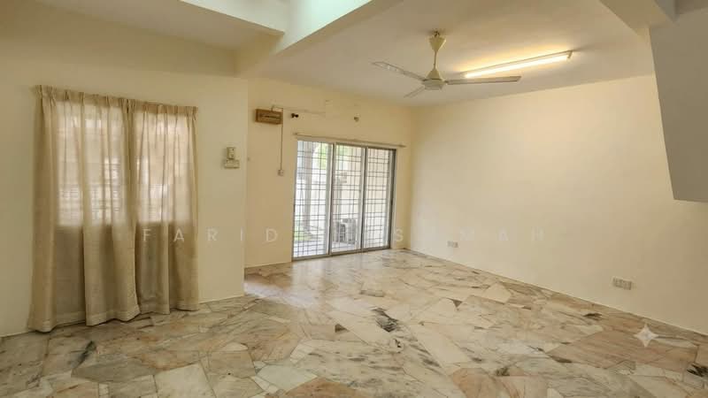 Rumah Teres 2 Tingkat untuk Disewa di Taman Universiti Bangi (Kajang) - Faridah Samah - Living Room - PropertyGuru.com.my