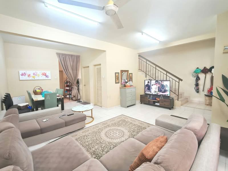 2-storey Terraced House for Sale in Alam Suria (Puncak Alam) - Awie Shariman - Living Room - PropertyGuru.com.my