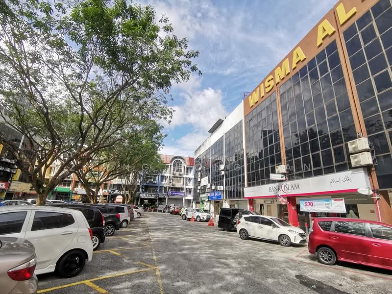 Shop for Rent in Ulu Kelang (Selangor) - Zheng Hong Tan - Exterior - PropertyGuru.com.my