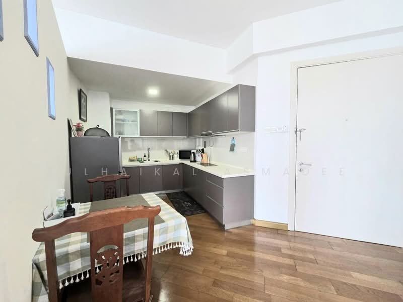 Servis Apartment untuk Dijual di Regalia Residence - Zulhaikal Asmadee - Kitchen - PropertyGuru.com.my