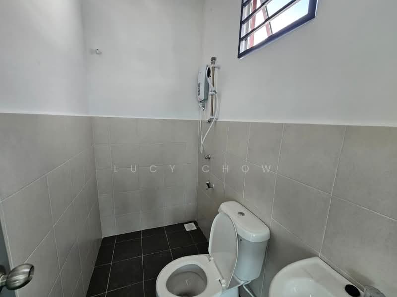 2-storey Terraced House for Rent in Taman Kundang Jaya (Rawang) - Lucy Chow - Bathroom - PropertyGuru.com.my