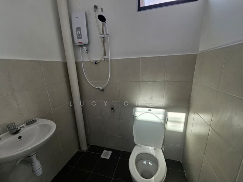 2-storey Terraced House for Rent in Taman Kundang Jaya (Rawang) - Lucy Chow - Bathroom - PropertyGuru.com.my