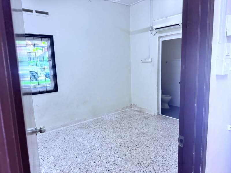 Rumah Teres 1 Tingkat untuk Dijual di Taman Daya (Johor Bahru) - Karl Lim - Bathroom - PropertyGuru.com.my