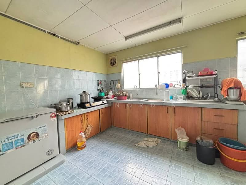 2-storey Terraced House for Sale in Seksyen 5 (Kota Damansara) - Sa'a Nordin - Kitchen - PropertyGuru.com.my