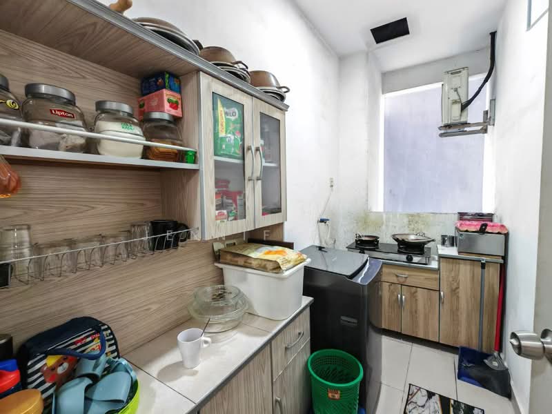 Kediaman Servis untuk Dijual di Centra Residences - Jennifer Ng - Kitchen - PropertyGuru.com.my