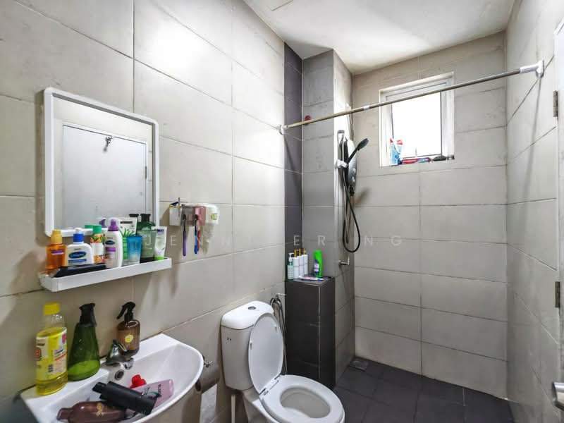Kediaman Servis untuk Dijual di Centra Residences - Jennifer Ng - Bathroom - PropertyGuru.com.my
