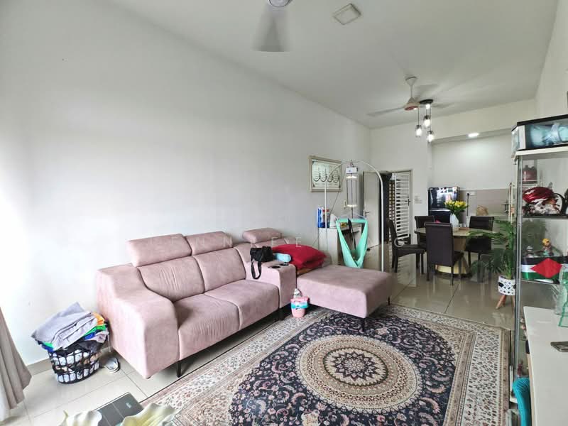 Kediaman Servis untuk Dijual di Centra Residences - Jennifer Ng - Living Room - PropertyGuru.com.my