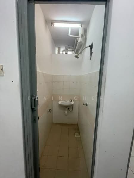 Rumah Flat untuk Dijual di Cemara - Kevin Chen - Bathroom - PropertyGuru.com.my