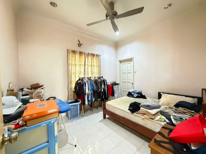 Bungalow for Sale in Bandar Country Homes (Rawang) - Vikram . - Bedroom - PropertyGuru.com.my