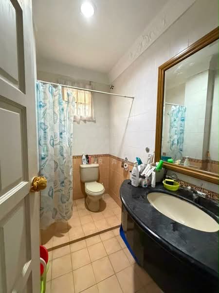 Bungalow for Sale in Bandar Country Homes (Rawang) - Vikram . - Bathroom - PropertyGuru.com.my