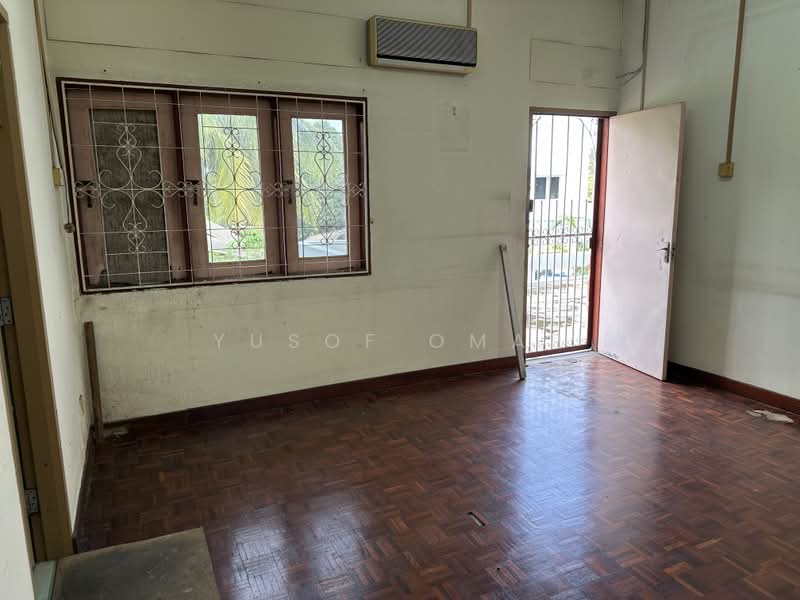 Bungalow House for Sale in Gedung Lalang (Ampangan) - Yusof Omar - PropertyGuru.com.my