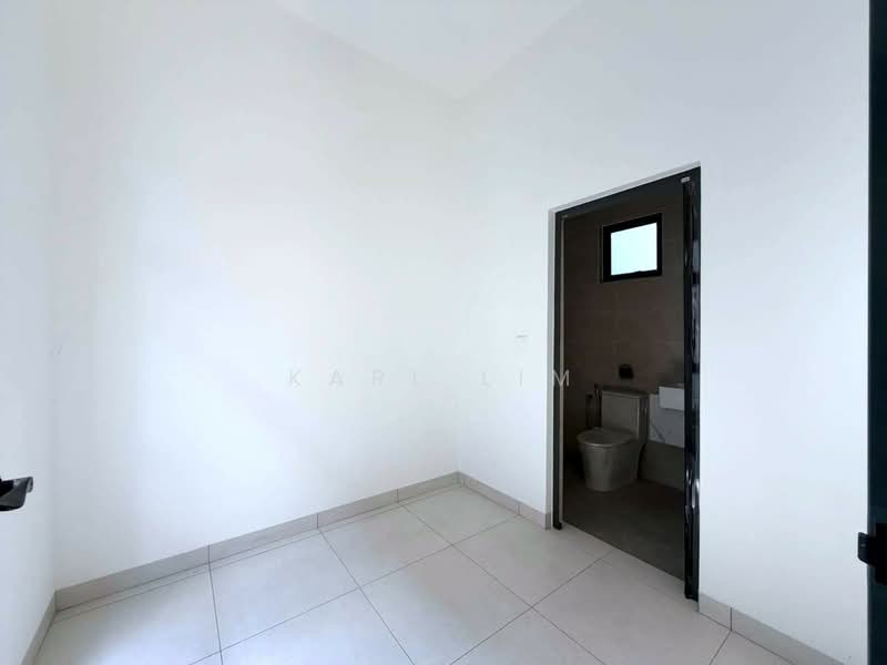 Semi-Detached House for Sale in Bandar Uda Utama (Johor Bahru) - Karl Lim - Bathroom - PropertyGuru.com.my