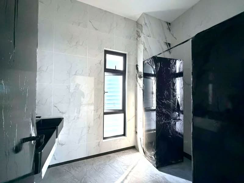 Semi-Detached House for Sale in Bandar Uda Utama (Johor Bahru) - Karl Lim - Bathroom - PropertyGuru.com.my