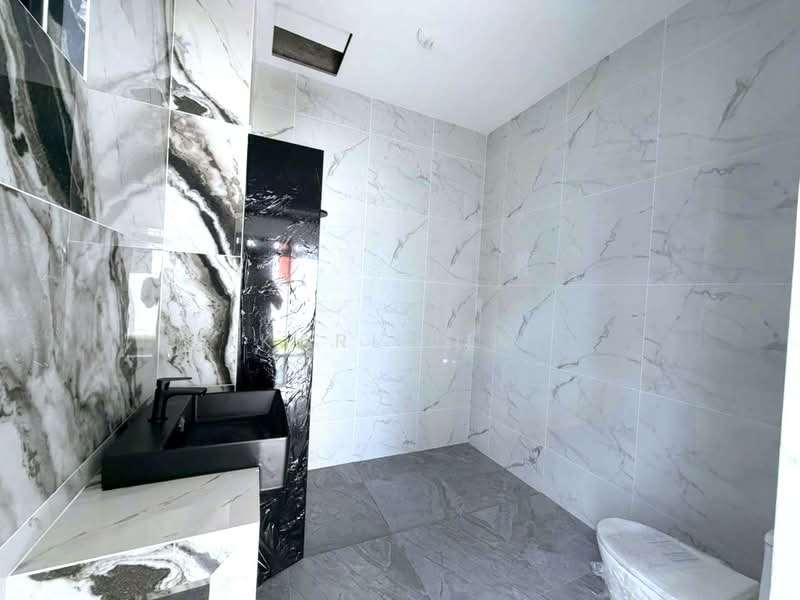 Semi-Detached House for Sale in Bandar Uda Utama (Johor Bahru) - Karl Lim - Bathroom - PropertyGuru.com.my