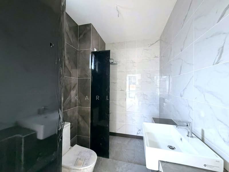 Semi-Detached House for Sale in Bandar Uda Utama (Johor Bahru) - Karl Lim - Bathroom - PropertyGuru.com.my