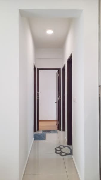 Kondominium untuk Disewa di Bay Point @ Country Garden Danga Bay - Stella Chia - Corridor - PropertyGuru.com.my