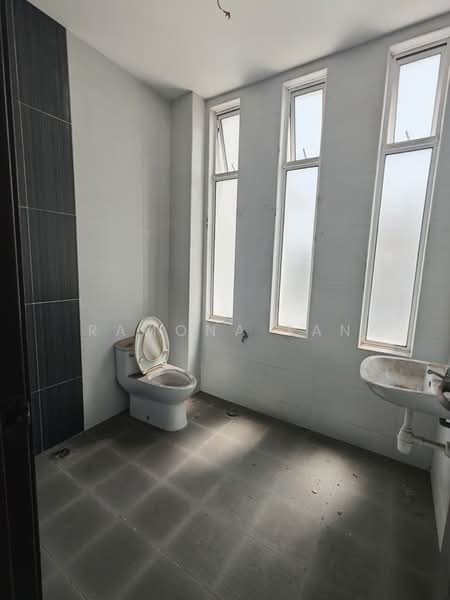 Semi-Detached House for Sale in Taman Klebang Utama (Klebang) - Ramona Tan - Bathroom - PropertyGuru.com.my