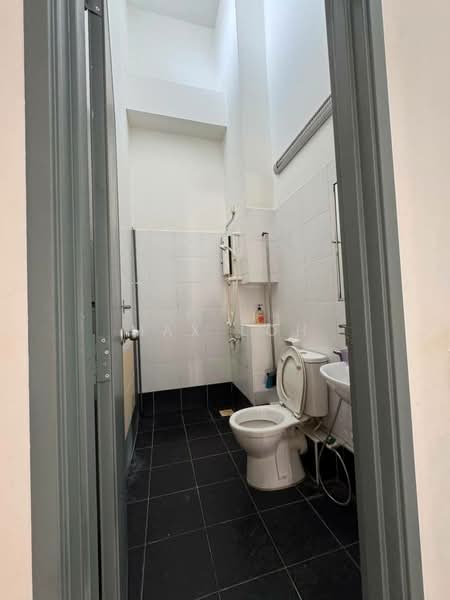 2-storey Terraced House for Sale in Setia Tropika (Johor Bahru) - Max Loh - Bathroom - PropertyGuru.com.my