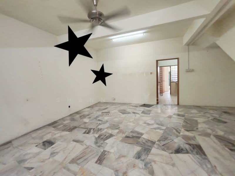 Rumah Teres 2-Tingkat untuk Dijual di Taman Wawasan (Puchong) - Shannon Soo - Living Room - PropertyGuru.com.my