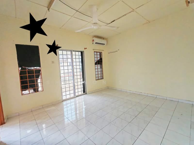 Rumah Teres 2-Tingkat untuk Dijual di Taman Wawasan (Puchong) - Shannon Soo - Living Room - PropertyGuru.com.my