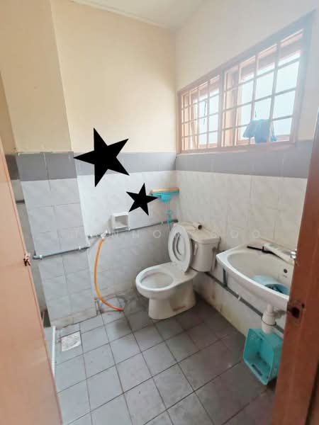Rumah Teres 2-Tingkat untuk Dijual di Taman Wawasan (Puchong) - Shannon Soo - Bathroom - PropertyGuru.com.my