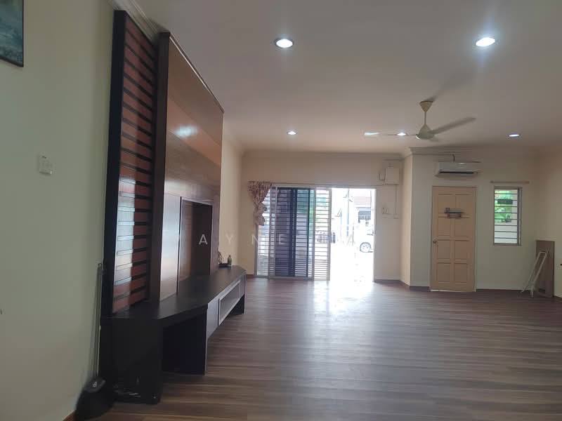 Rumah Teres 2 Tingkat untuk Disewa di Taman Sri Putra Mas (Sungai Buloh) - Wayne Lai - Living Room - PropertyGuru.com.my