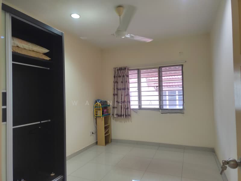 Rumah Teres 2 Tingkat untuk Disewa di Taman Sri Putra Mas (Sungai Buloh) - Wayne Lai - Bedroom - PropertyGuru.com.my
