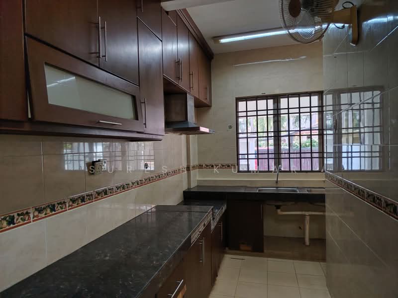 Rumah Teres 2 Tingkat untuk Disewa di Taman Kajang Utama (Kajang) - Suresh Kumar - Kitchen - PropertyGuru.com.my