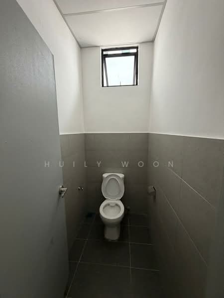 Shop / Office for Sale in Johor Bahru (Johor) - Huily Woon - Bathroom - PropertyGuru.com.my