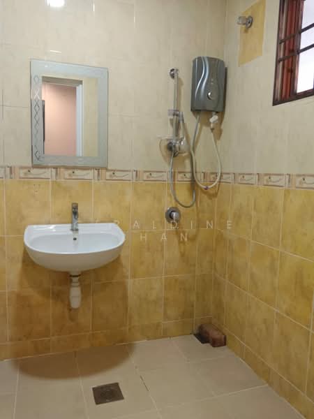 Rumah Teres 2 Tingkat untuk Dijual di Usj 1 (Subang Jaya) - Geraldine Chan - Bathroom - PropertyGuru.com.my