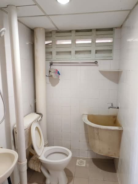 Flat for Sale at Pusat Bayan - Patrick . - Bathroom - PropertyGuru.com.my
