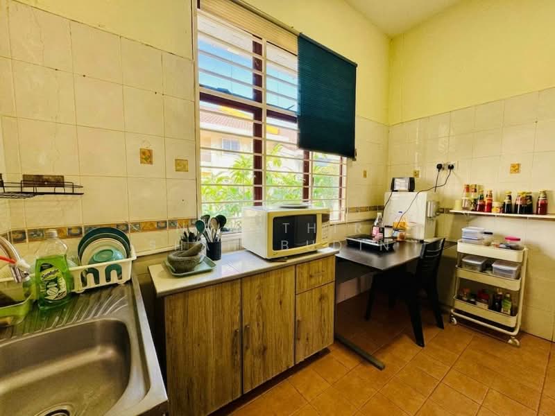 1-storey Terraced House for Sale in Seksyen 4 (Kota Damansara) - Nahathir Shahabudin - Kitchen - PropertyGuru.com.my