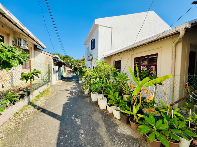 1-storey Terraced House for Sale in Seksyen 4 (Kota Damansara) - Nahathir Shahabudin - Exterior - PropertyGuru.com.my