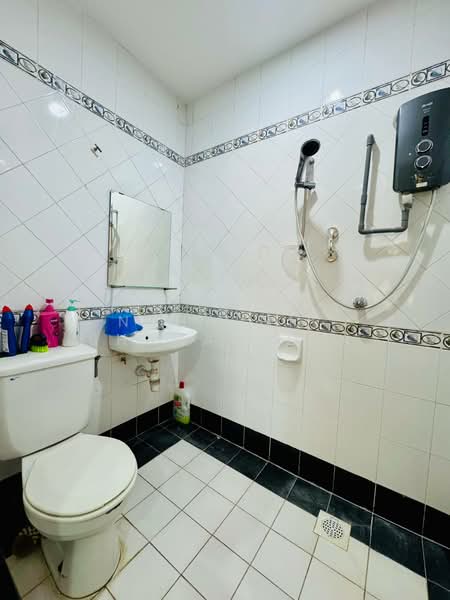 1-storey Terraced House for Sale in Seksyen 4 (Kota Damansara) - Nahathir Shahabudin - Bathroom - PropertyGuru.com.my
