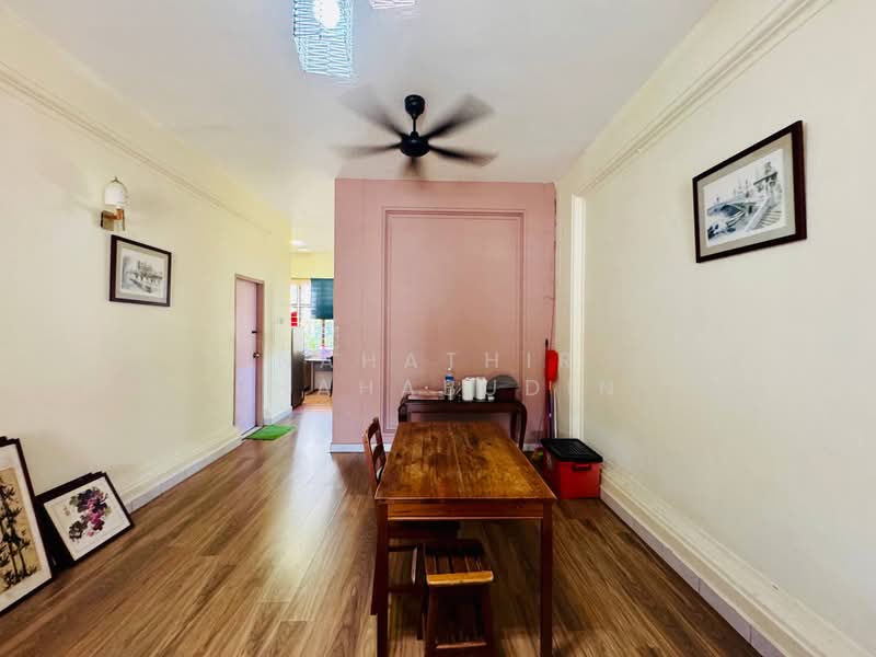 1-storey Terraced House for Sale in Seksyen 4 (Kota Damansara) - Nahathir Shahabudin - Dining Room - PropertyGuru.com.my