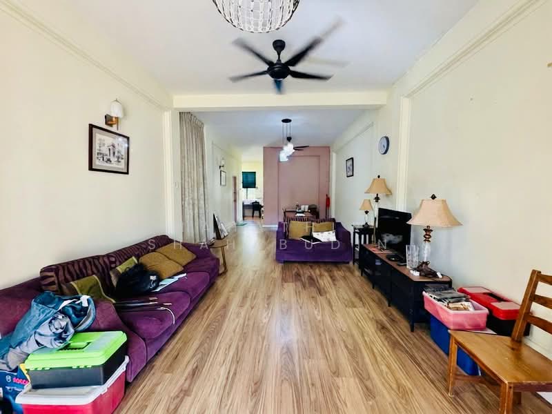 1-storey Terraced House for Sale in Seksyen 4 (Kota Damansara) - Nahathir Shahabudin - Living Room - PropertyGuru.com.my