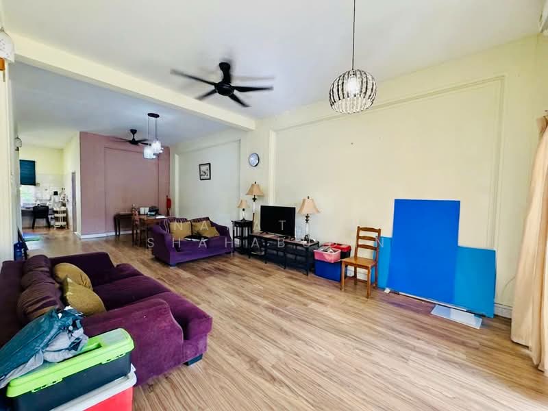 1-storey Terraced House for Sale in Seksyen 4 (Kota Damansara) - Nahathir Shahabudin - Living Room - PropertyGuru.com.my