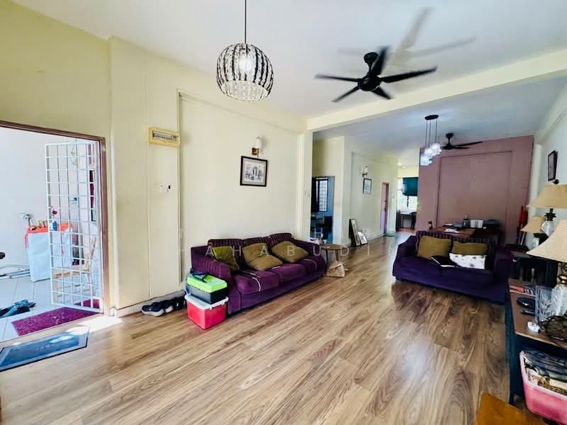1-storey Terraced House for Sale in Seksyen 4 (Kota Damansara) - Nahathir Shahabudin - Living Room - PropertyGuru.com.my