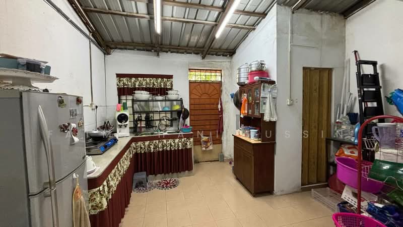 2-storey Terraced House for Sale in Taman Puchong Indah (Puchong) - Fatma Hani Hussin - Kitchen - PropertyGuru.com.my
