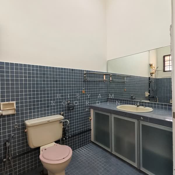 Rumah Teres 2.5 Tingkat untuk Dijual di Ampang Jaya (Ampang) - Hisyam Noordin - Bathroom - PropertyGuru.com.my